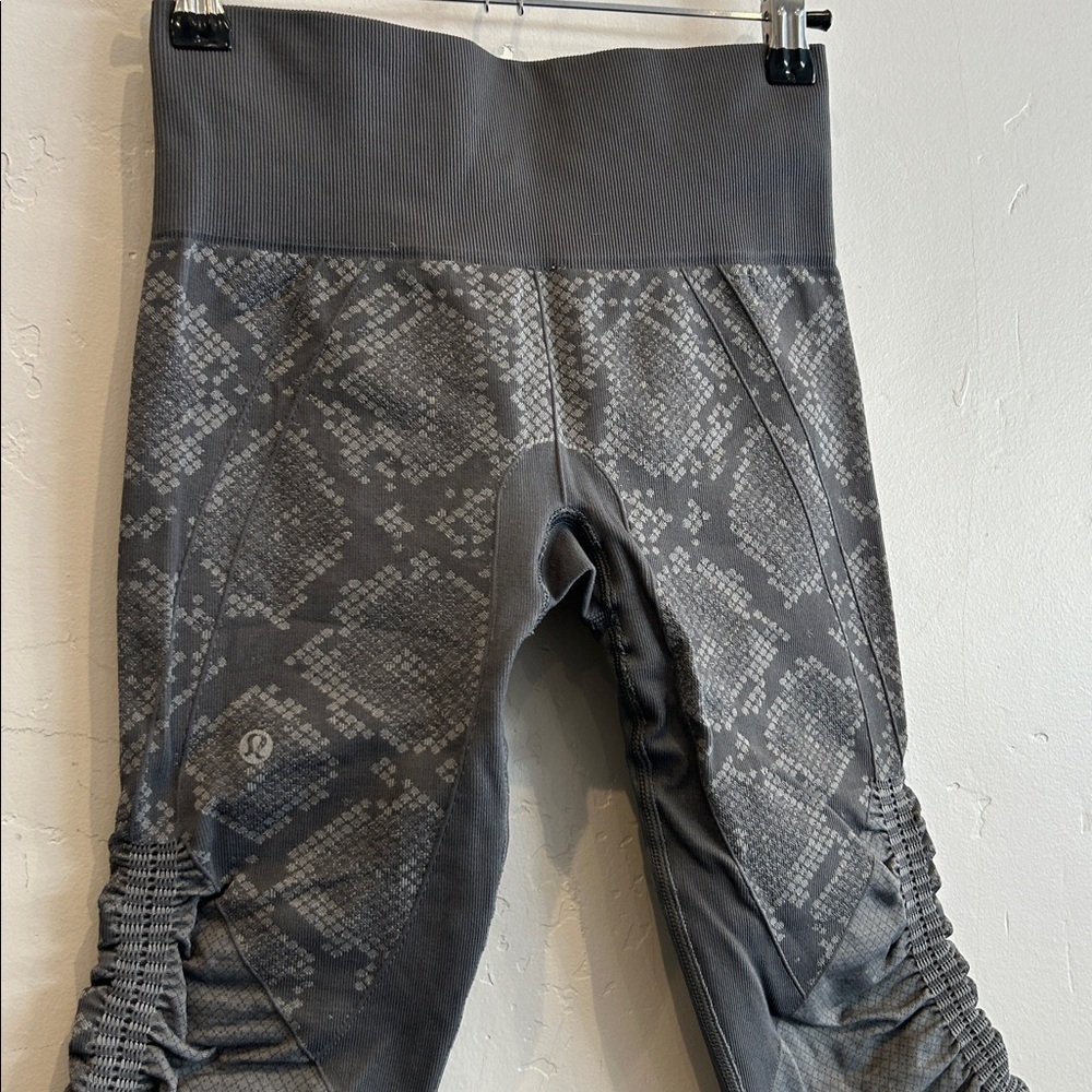 Lululemon In The Flow Crop II - Picture 9 of 11